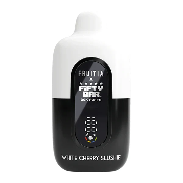 A user correctly charging a foger battery with a USB-C cable